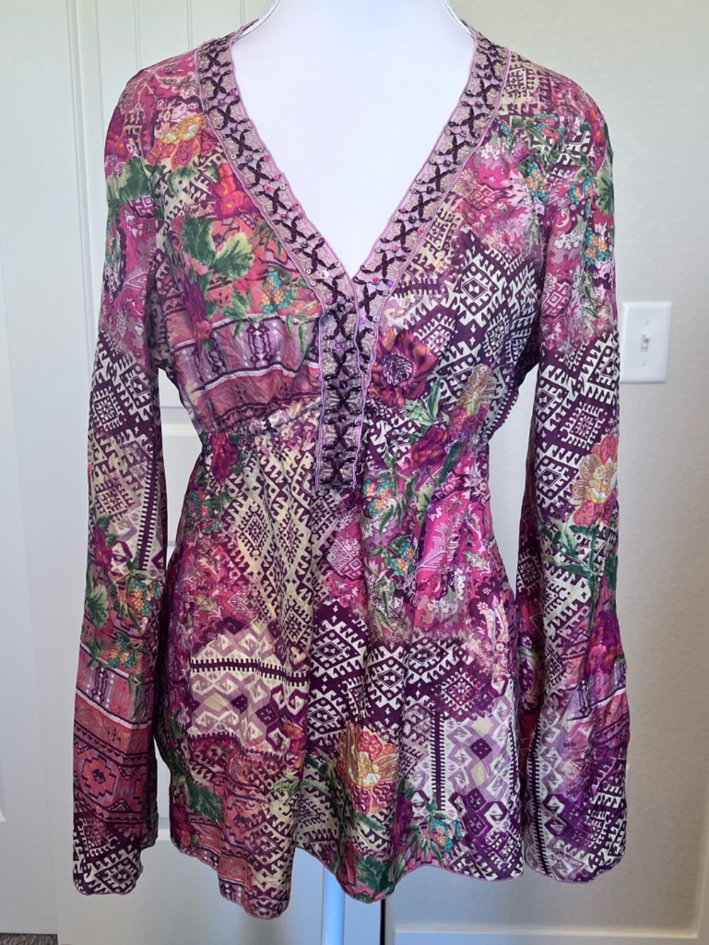 Silk Printed Sequin Embroidered Top Elastic Accentuates Waist Flair Sleeve Small